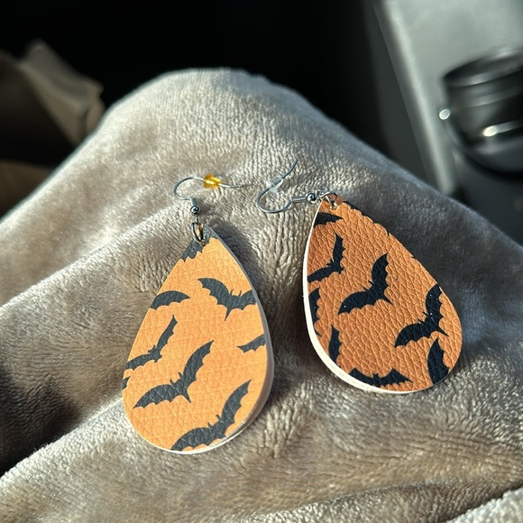 Fashion Trend Personality Leather Pattern Drop Earrings Jewelry Gift - Picture 2 of 4